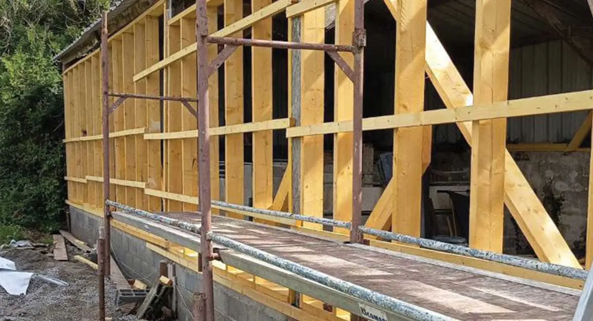 construction-hangar-menuiserie-charpente-maconnerie-amenagement-exterieur-kerlaz