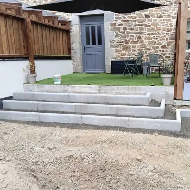 Création de marches en bordure pour une maison à Plonevez-Porzay