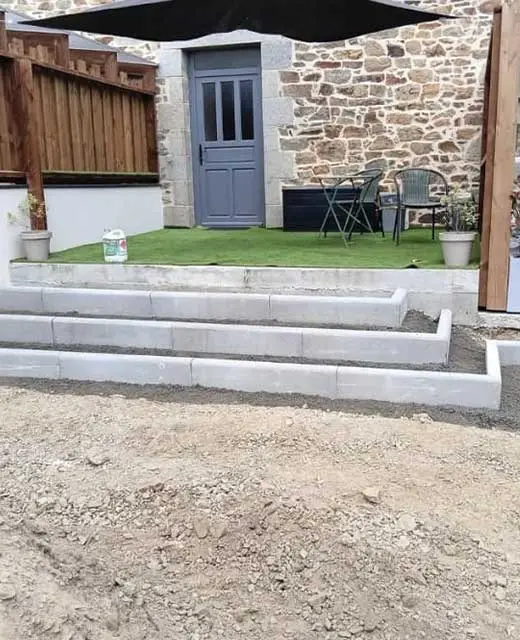 création de marches en béton pour une propriété située à Plonévez-Porzay, dans le Finistère