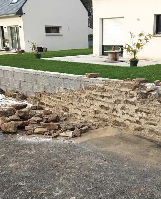 Création d’un muret en pierre à Bénodet : un chantier de maçonnerie paysagère sur mesure