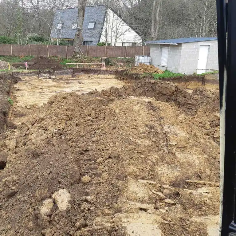 Alto TP a réalisé le terrassement d'un terrain à Ploneour Lanvern