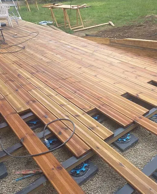 Création de terrasse en bois et ouverture de mur de garage à Quimper
