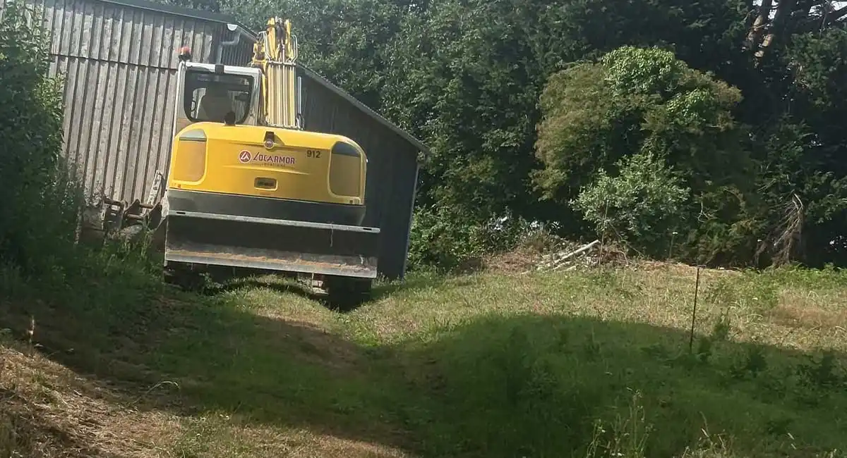 Avant travaux de terrassement pour la réalisation d’un chemin d’accès à Guengat